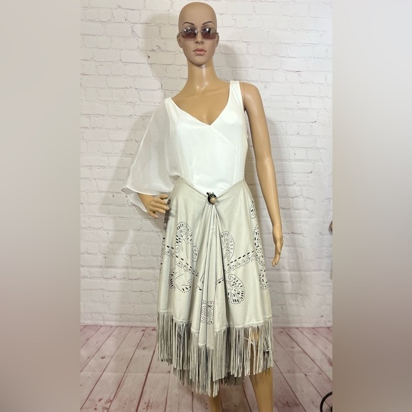 LENA GABRIELLE NEW YORK laser cut micro suede women’s shawl poncho in Grey OSFA - Picture 5 of 17